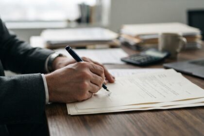 Plazo entrega acta en España: incumplir 10 días puede costar la administración