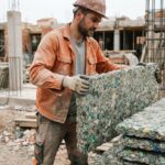 Plástico reciclado construcción en España impulsa ahorro y retos logísticos reales