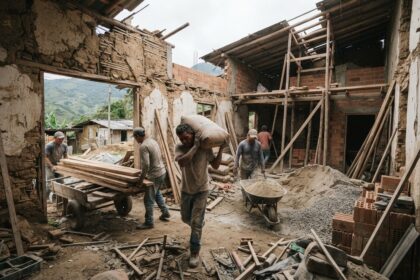 Reconstrucción de vivienda en Colombia enfrenta crisis financiera y escasez de materiales
