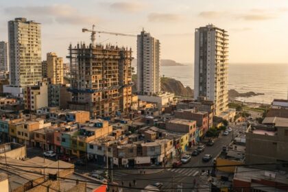 Crecimiento inmobiliario Lima 2026: auge del 30% que excluye vivienda social
