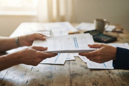 Reparto gastos comunidad en España: la cuota manda pese a disputas comunes